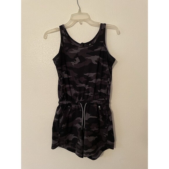 Girl’s Athleta Girl ‘On The Go’ Camo 1pc Romper Size L/12 - Picture 1 of 4